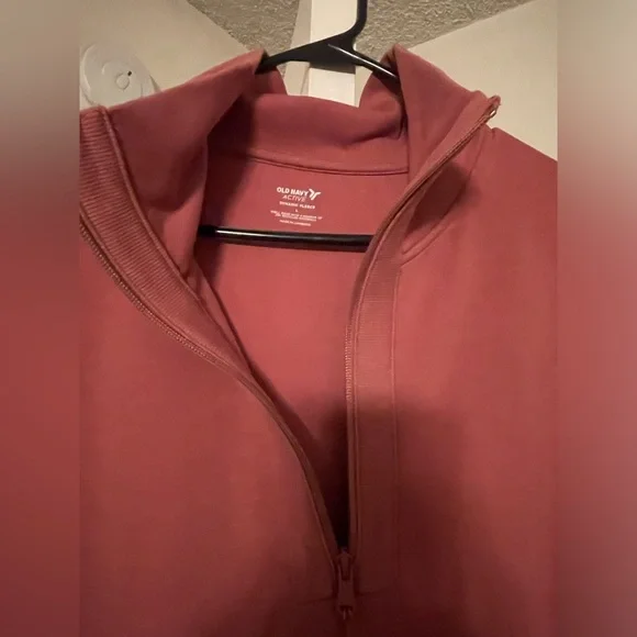 Old Navy Activewear top - Picture 6 of 7